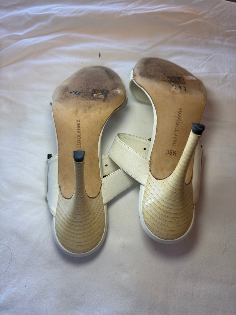 Manolo Blahnik Cream Leather Brass Buckle Sandals Sz 39.5 fits like 8.5 - Picture 5 of 5